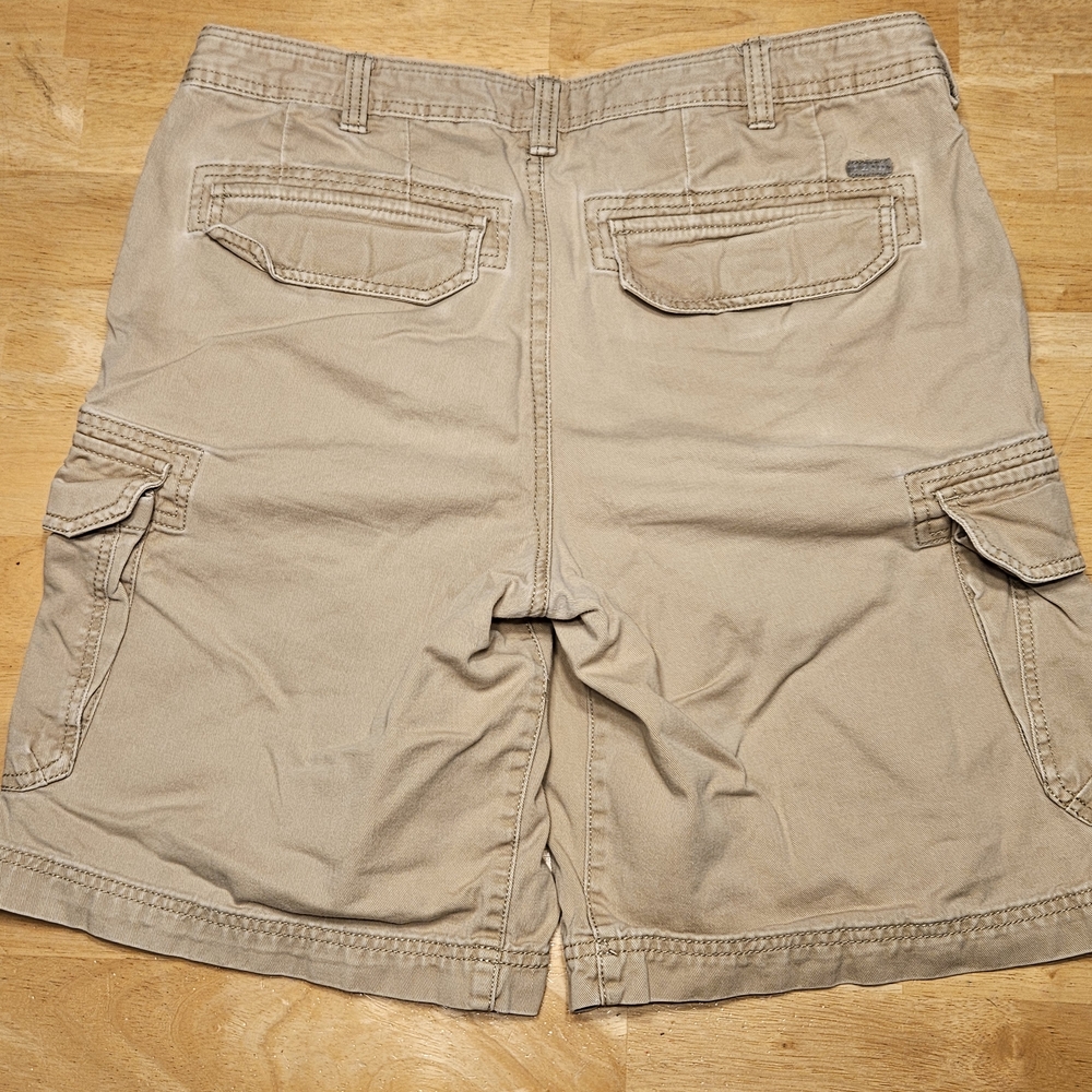 IZOD Men's Khaki Cargo Shorts, Size 32 - Picture 2 of 8